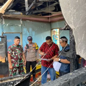 Yudha Puja Turnawan Tinjau Lokasi Kebakaran Tiga Rumah di Sindanggalih Garut