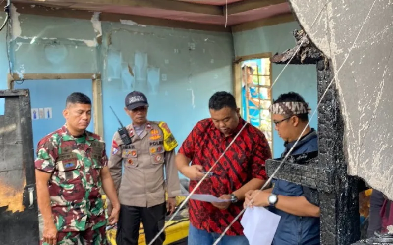 Yudha Puja Turnawan Tinjau Lokasi Kebakaran Tiga Rumah di Sindanggalih Garut