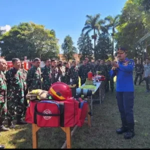 Sinergi Damkarmat dan TNI, Kepala Dinas H Basuki Eko  Pimpin Latihan Penanggulangan Kebakaran di Korem 062/TN Garut