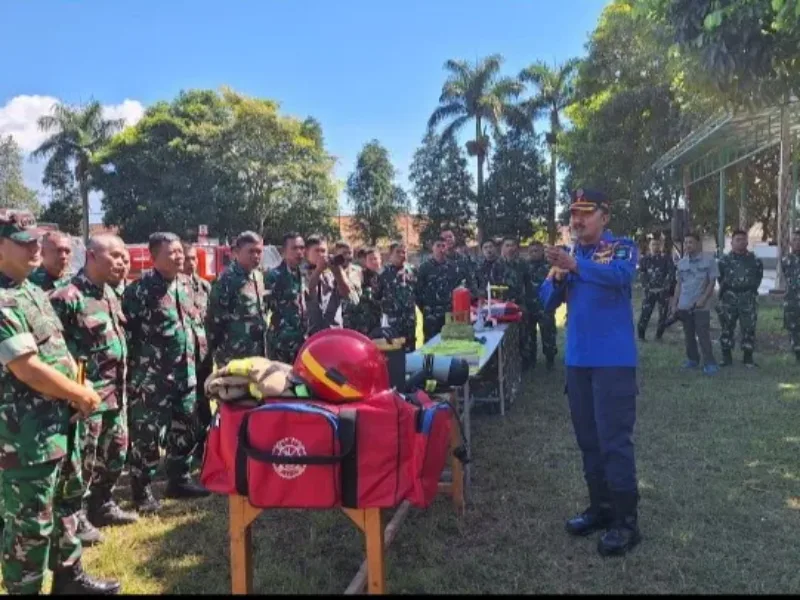 Sinergi Damkarmat dan TNI, Kepala Dinas H Basuki Eko  Pimpin Latihan Penanggulangan Kebakaran di Korem 062/TN Garut