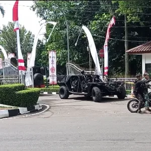 Bupati Bogor Rudy Susmanto Meninjau Langsung Latihan Satuan Purahmukim Ops Raid Basrah Yon 13 Grup 1 Kopassus Di halaman Kantor Pemkab Bogor