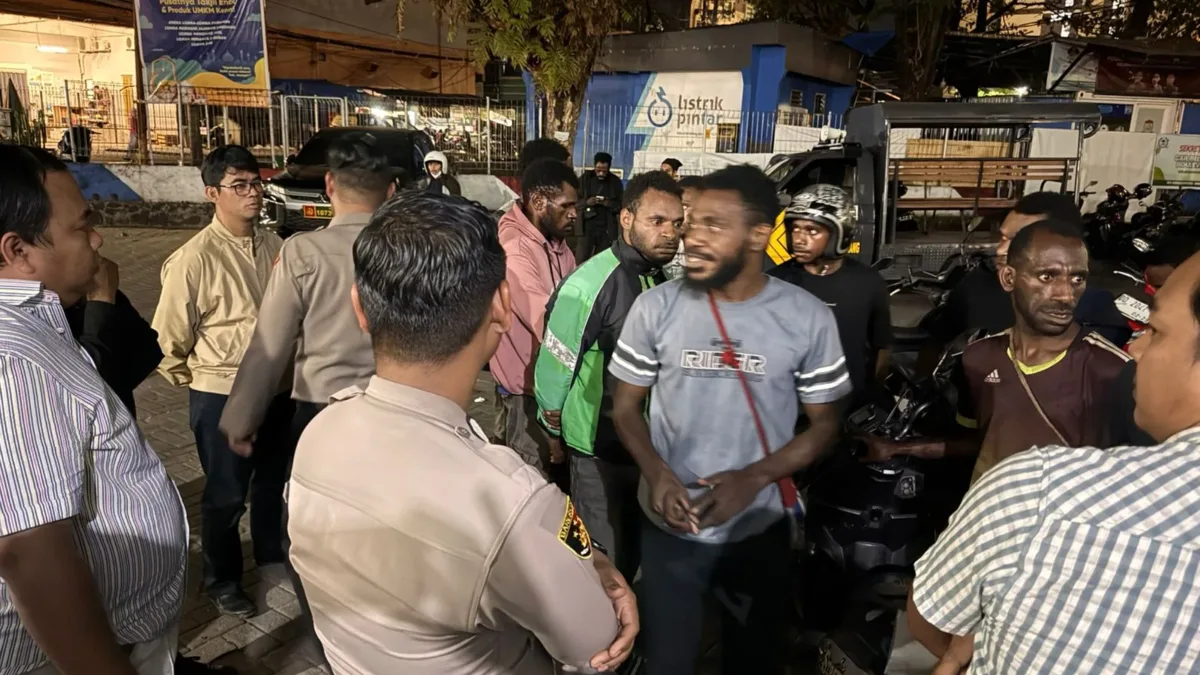Aksi Nekat Massa Papua Dalam Insiden Penarikan Kendaraan Bermotor Roda 2 (Dua) dari Pihak PT. Fideral International Finance (FIF) di Kota Makassar