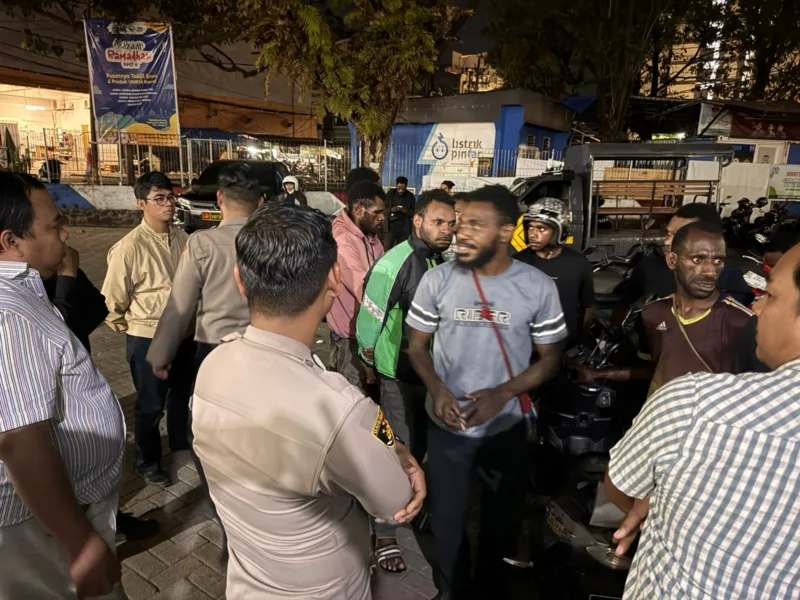 Aksi Nekat Massa Papua Dalam Insiden Penarikan Kendaraan Bermotor Roda 2 (Dua) dari Pihak PT. Fideral International Finance (FIF) di Kota Makassar