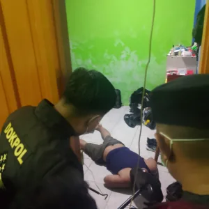 TEMUKAN MAYAT PRIA DI KOS-KOSAN, KELUARGA TOLAK OTOPSI: DIDUGA MENINGGAL SAKIT