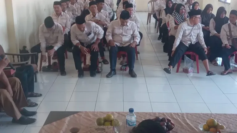 Pemdes Mangunreja Gelar Acara Pembekalan Peningkatan Kapasitas RT/ RW