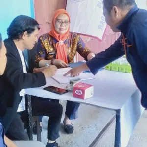 Kepala Badan Kesbangpol Polman Serahkan SKK IJS DPW Kabupaten Polman