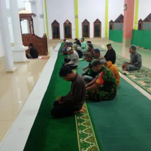 Bangun Sinergitas Melalui Ibadah, Babinsa Kodim 1409/Gowa Laksanakan Safari Subuh di Malakaji