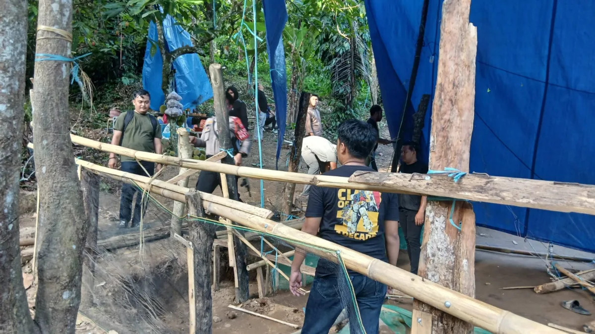 Satreskrim Polres Polman Bersama Kodim 1402 Gerebek Arena Sabung Ayam di Duampanua, Tujuh Orang Terjaring dan Puluhan Ayam diamankan