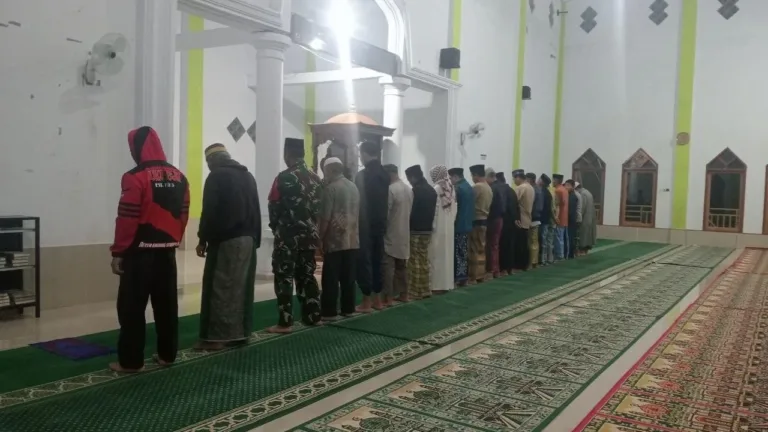 Safari Subuh, Babinsa Kodim 1409/Gowa Perkuat Kemanunggalan TNI-Rakyat
