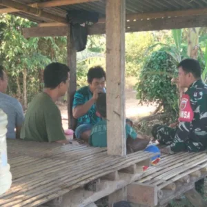 Perkuat Kemitraan, Babinsa Koramil 1409-08/Bontonompo Ajak Warga Dusun Taipa Le’leng Jaga Sinergitas