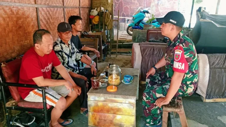 Ciptakan Lingkungan Kondusif, Babinsa Kodim 1409/Gowa Sosialisasikan Keamanan kepada Tokoh Masyarakat