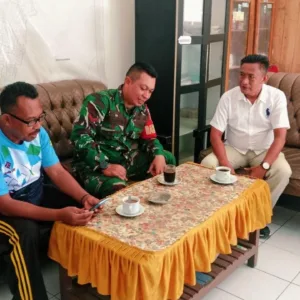 Pererat Sinergitas, Babinsa Kelurahan Tamallayang Gelar Komsos Bahas Keamanan dan Kesehata