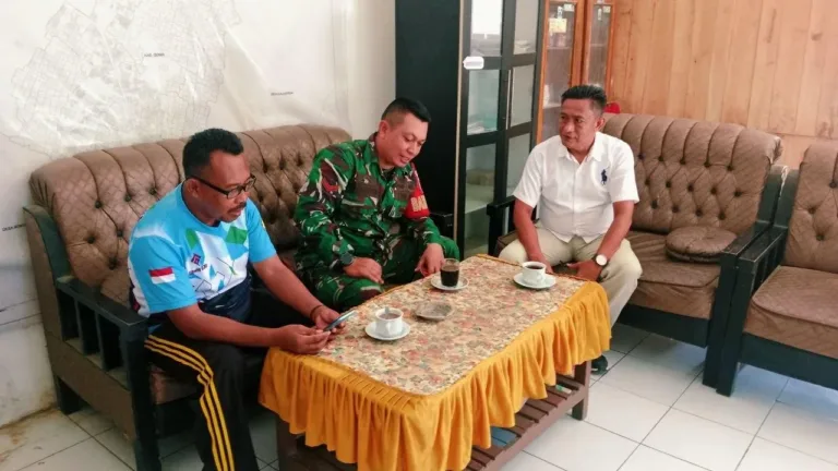 Pererat Sinergitas, Babinsa Kelurahan Tamallayang Gelar Komsos Bahas Keamanan dan Kesehata
