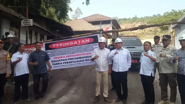 Bupati Garut dan ESDM Jabar Segel Sementara Tiga Tambang Bermasalah di Leles