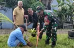 Koramil 1408-12/Tamalanrea Tanam Pohon: Langkah Nyata Cegah Banjir & Hijaukan Lingkungan