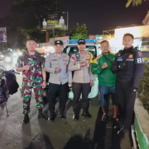 POLSEK TAROGONG KIDUL Bersama TNI dan POLRES Garut Amankan Jalur PAWAI OBOR MALAM 1 MUHARAM 1448 H
