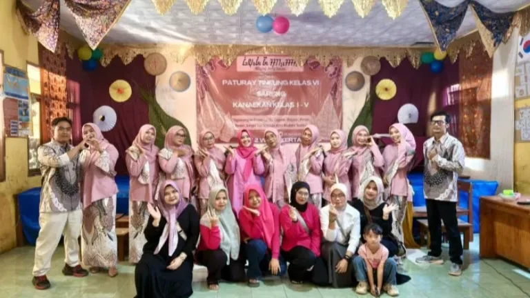 SDN 2 Wanakerta Cibatu Gelar Paturay Tineung dan Kenaikan Kelas, 23 Siswa Kelas VI Lulus 100 Persen