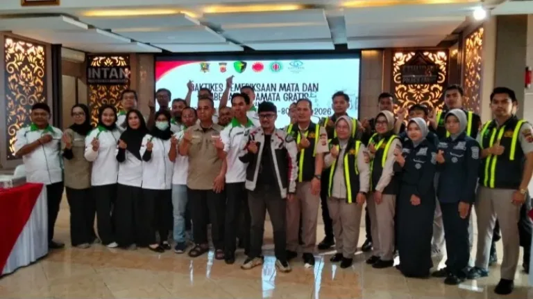 Polres Garut,DKKG,dan Medika Optikal Gelar Bakti Kesehatan Pemeriksaan Mata Peringati Hari Bhayangkara ke-80