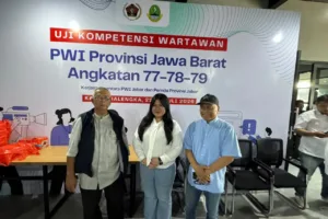 Aninggelldivita Lulus UKW Madya di Usia 22 Tahun