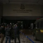 Lobi Kejagung Gelap Saat Wartawan Menunggu Febrie Adriansyah Keluar