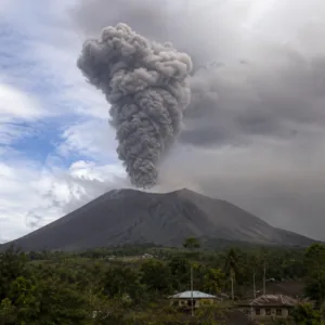 Gunung Lewotobi Laki-laki Kembali Erupsi