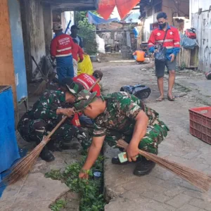 Koramil 1408-05/Mariso Gelar Kegiatan Karya Bhakti Pembersihan Pasar & Selokan Wilaya kelurahan tamarunang