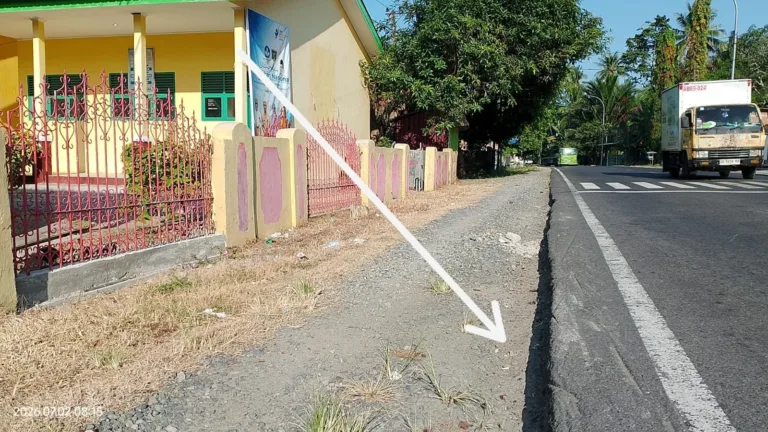 Bahu Jalan Seperti Jurang di Depan SDN 049 Rea Timur: Kepala Sekolah dan Ketua Dewan Pendidikan Desak Perbaikan
