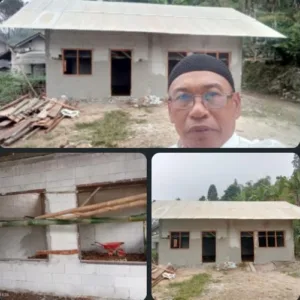 Delapan tahun menunggu bantuan warga kampung Kubang bergotong royong