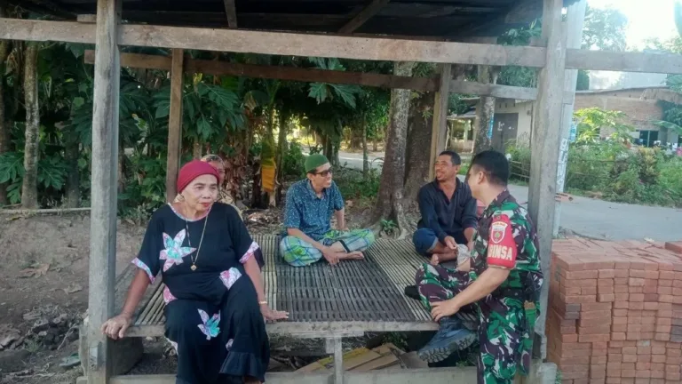 Pererat Sinergi di Kelurahan Tamallayang, Babinsa Koramil 1409-08/Bontonompo Gelar Komsos Keamanan