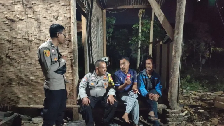 Sinergi Polisi dan Warga, Polres Garut Maksimalkan Kontrol Siskamling di Wilayah Pangatikan