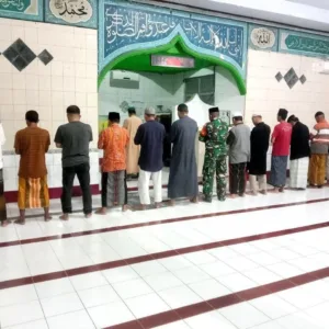 Bangun Kedekatan dengan Masyarakat, Babinsa Kodim 1409/Gowa Ajak Warga Jaga Keharmonisan Wilayah