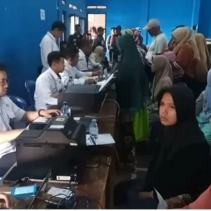 700 Warga Pasirwaru Dapat Layanan Gratis dari Disdukcapil Garut