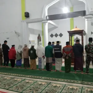 Konsisten Bina Wilayah, Babinsa Koramil Tompobulu Kodim 1409/Gowa Kembali Gelar Safari Subuh di Masjid Besar Malakaji