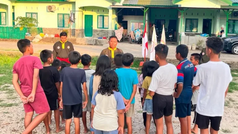 Perkenalkan Beladiri Militer, Prajurit Kodim 1409/Gowa Latih Pencak Silat Putra-Putri Personel di Asrama Taeng