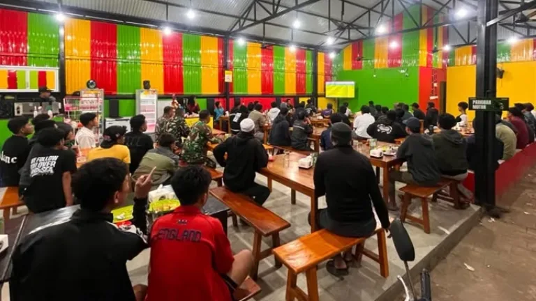 Antusias Warga Nobar Piala Dunia 2026 di Wilayah Kodim 1409/Gowa, TVRI Pererat Persatuan dan Kesatuan