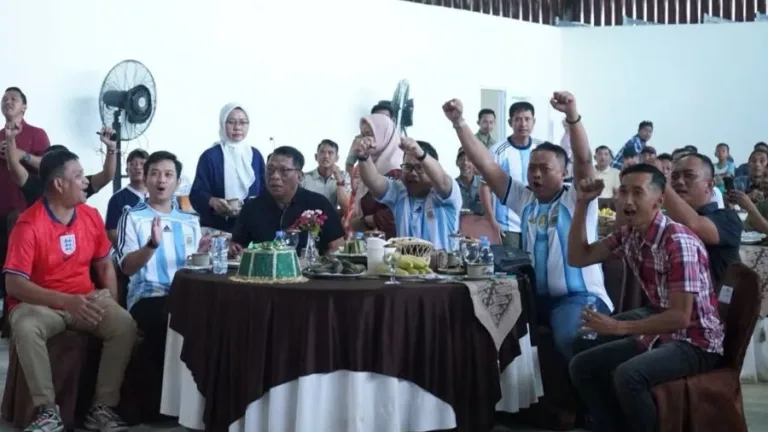 Dihadiri Wakil Bupati dan Dandim 1409/Gowa, Nobar Piala Dunia di Desa Panaikang Berlangsung Meriah