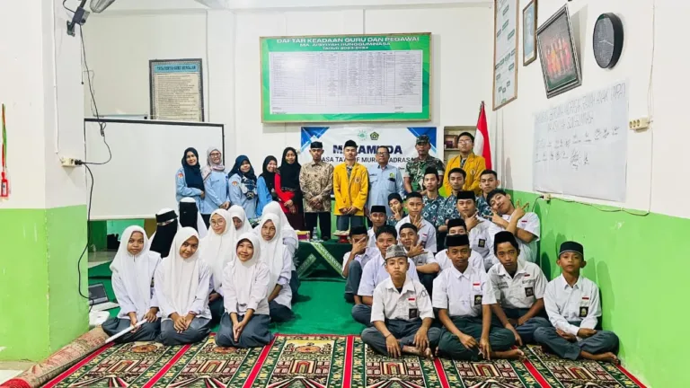 Tanamkan Jiwa Patriotisme, Danramil Somba Opu Beri Sosialisasi Wawasan Kebangsaan di MA Aisyiyah Sungguminasa 