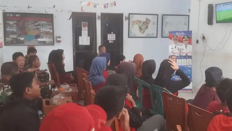 Lebih Dekat dengan Masyarakat, Jajaran Kodim 1409/Gowa Gelar Nobar Piala Dunia 2026 Spanyol VS Prancis