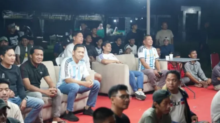 Pukul 03.00 WITA Lapangan Hasanuddin Bergemuruh! Pangdam XIV /Hsn Nobar Piala Dunia Bersama Ribuan Warga Kota Makassar