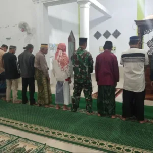 Bangun Komunikasi Sosial, Babinsa Kodim 1409/Gowa Safari Subuh Bersama Tokoh Agama dan Masyarakat