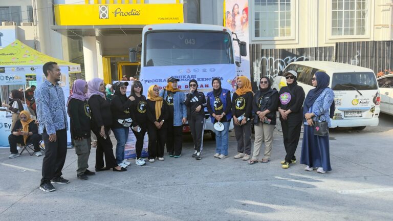 Ketua Srikandi APPI Dwiana Pamuji Astutik Sekaligus Ketua PMI Kecamatan Makassar Berkolaborasi bersama Prodia, EyeQu Center dan IPeKB Gelar Donor Darah, Berhasil Himpun 52 Kantong Darah
