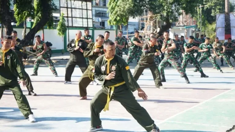 Persiapkan Kenaikan Tingkat, Prajurit Kodim 1409/Gowa Gelar Latihan Rutin Pencak Silat Militer