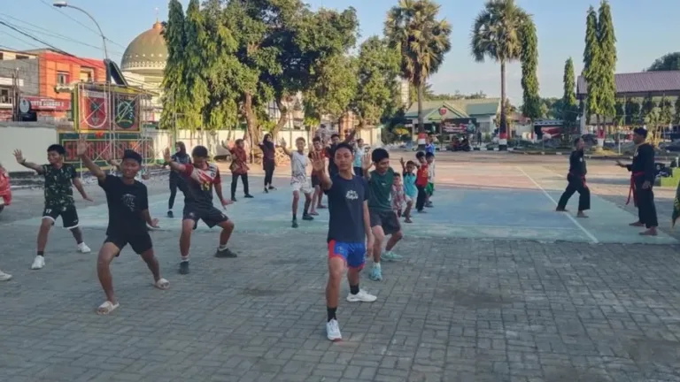 Bangun Generasi Tangguh, Kodim 1409/Gowa Kenalkan dan Latih Pencak Silat Militer kepada Generasi Muda