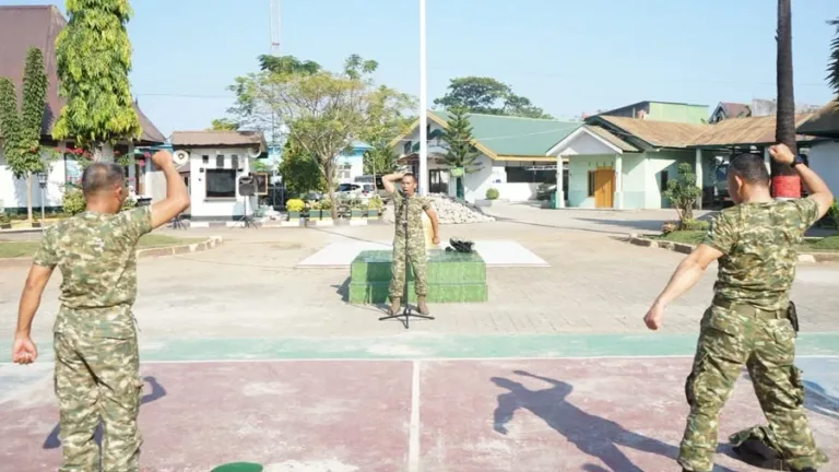 Persiapkan Fisik Prima Sebelum Bertugas, Prajurit Kodim 1409/Gowa Laksanakan Senam Kerja Usai Upacara Bendera