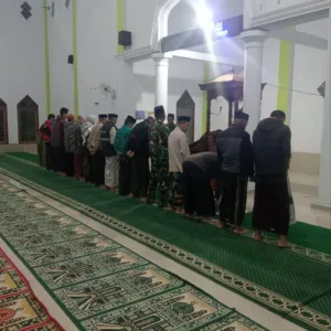 Safari Subuh di Masjid Besar Malakaji, Babinsa Koramil Tompobulu Kodim 1409/Gowa Pererat Jalinan Silaturahmi