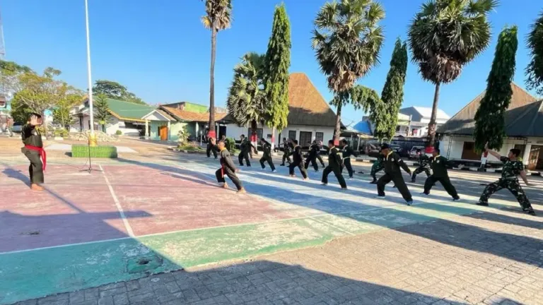 Tingkatkan Kesiapsiagaan dan Profesionalisme, Prajurit Kodim 1409/Gowa Rutin Asa Kemampuan Pencak Silat Militer 