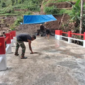 Dandim 1409/Gowa Apresiasi Sinergi TNI-Warga Saat Pembangunan Jembatan ARMCO Memasuki Finish Line