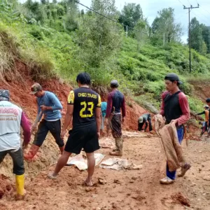 Semangat Gotong Royong Warisan Era 1970-an Warga Passerang, Kecamatan Larompong: Harapan Aksi Nyata Dari Pemerintah