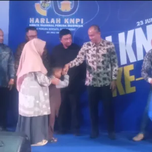 Kapolres Garut Hadiri Harlah ke-53 KNPI Garut, Serahkan Santunan kepada Anak Yatim dan Kaum Duafa