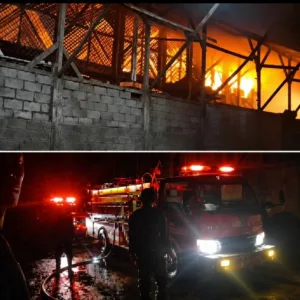 Damkar Pos Singajaya Garut Bantu Damkar Kabupaten Tasikmalaya Padamkan Kebakaran Pabrik di Bojonggambir